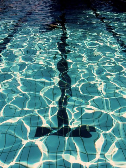 clases de natación en la piscina de tu urbanización